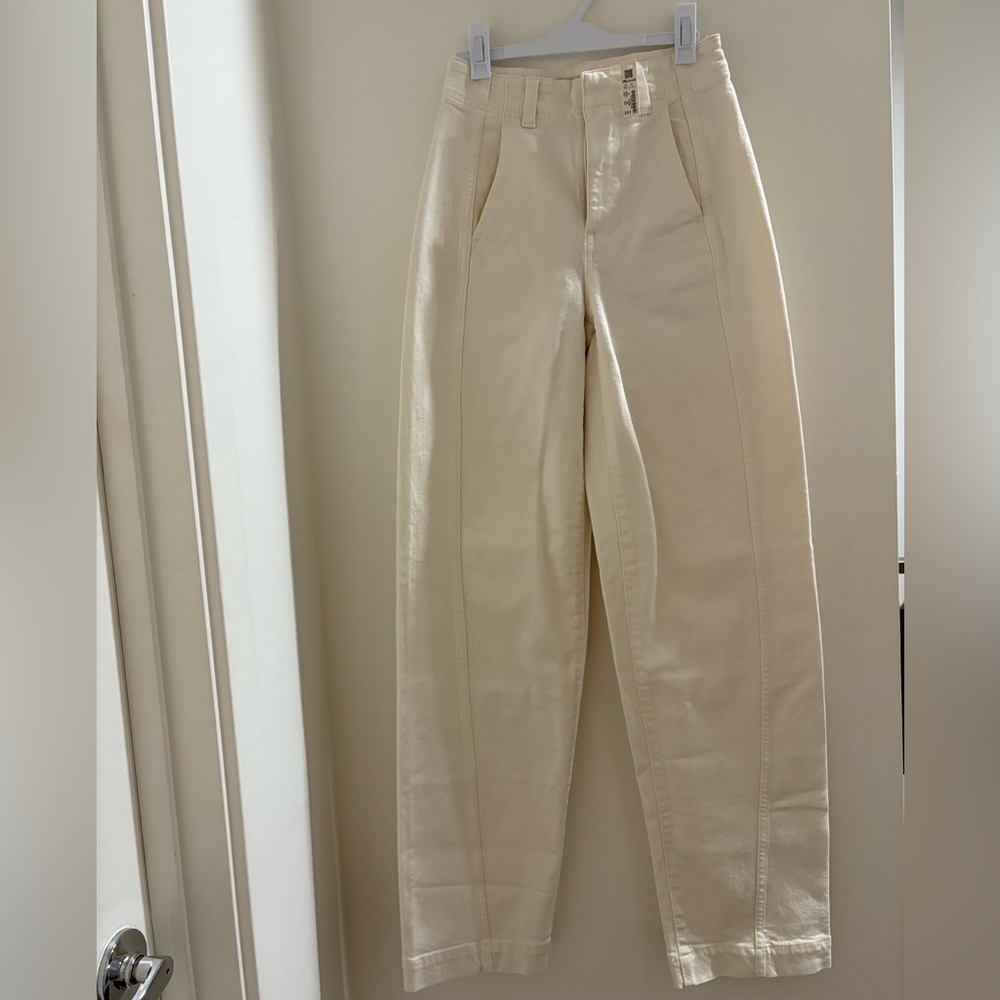 Madewell NWT Tapered Denim Trousers in
Vintage Ivory 23